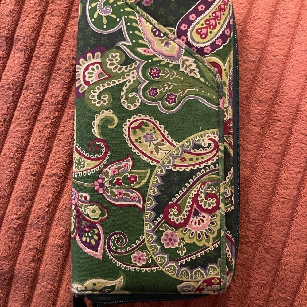 3/$30 Vera Bradley Retired Chelsea Green Paisley Travel Bag - Picture 2 of 4